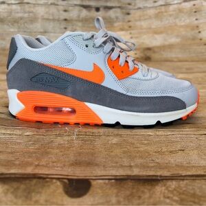 Women’s Nike Air Max 90 Sneakers – Size 8 – Gently Worn